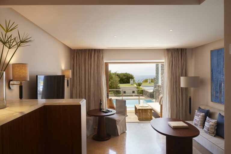 3_Peninsula_Collection_Suite_low