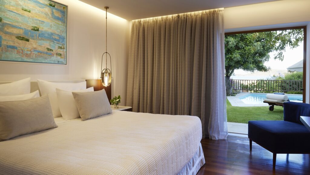 Peninsula_Grand_Villas_Bedroom_low