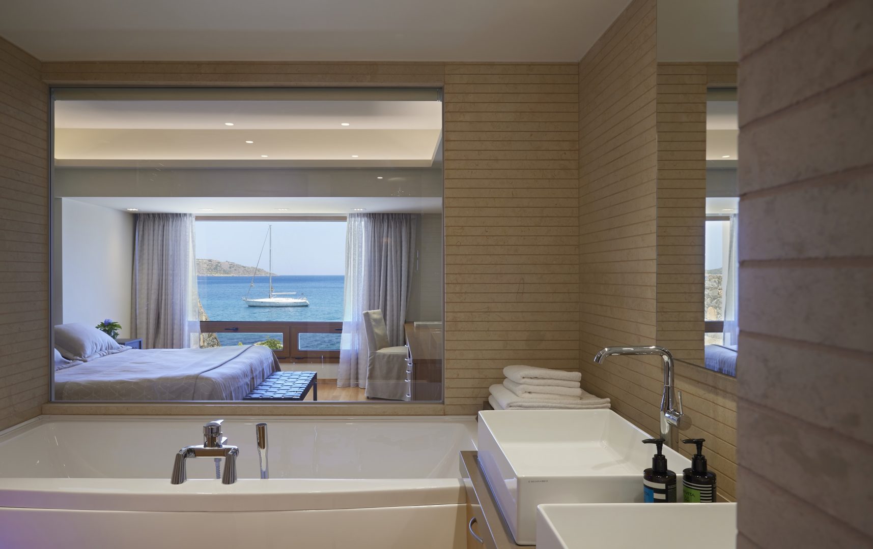 Loutro_bathroom_low
