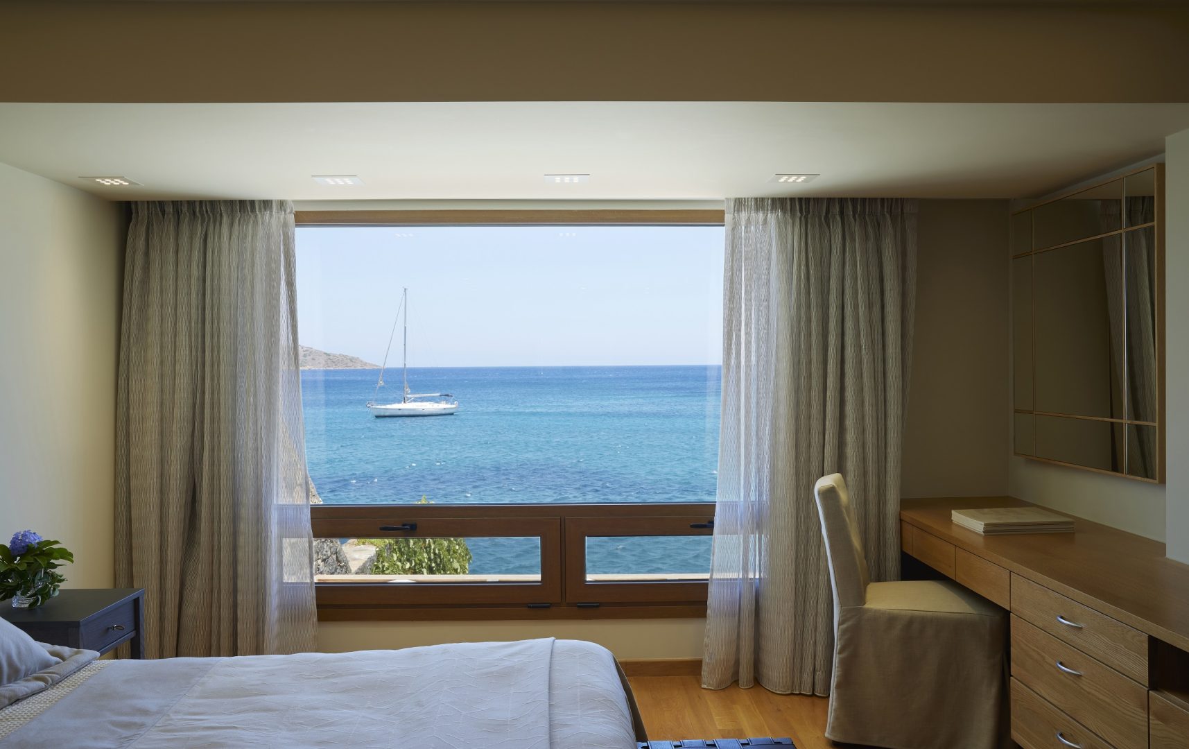 Loutro_room_low