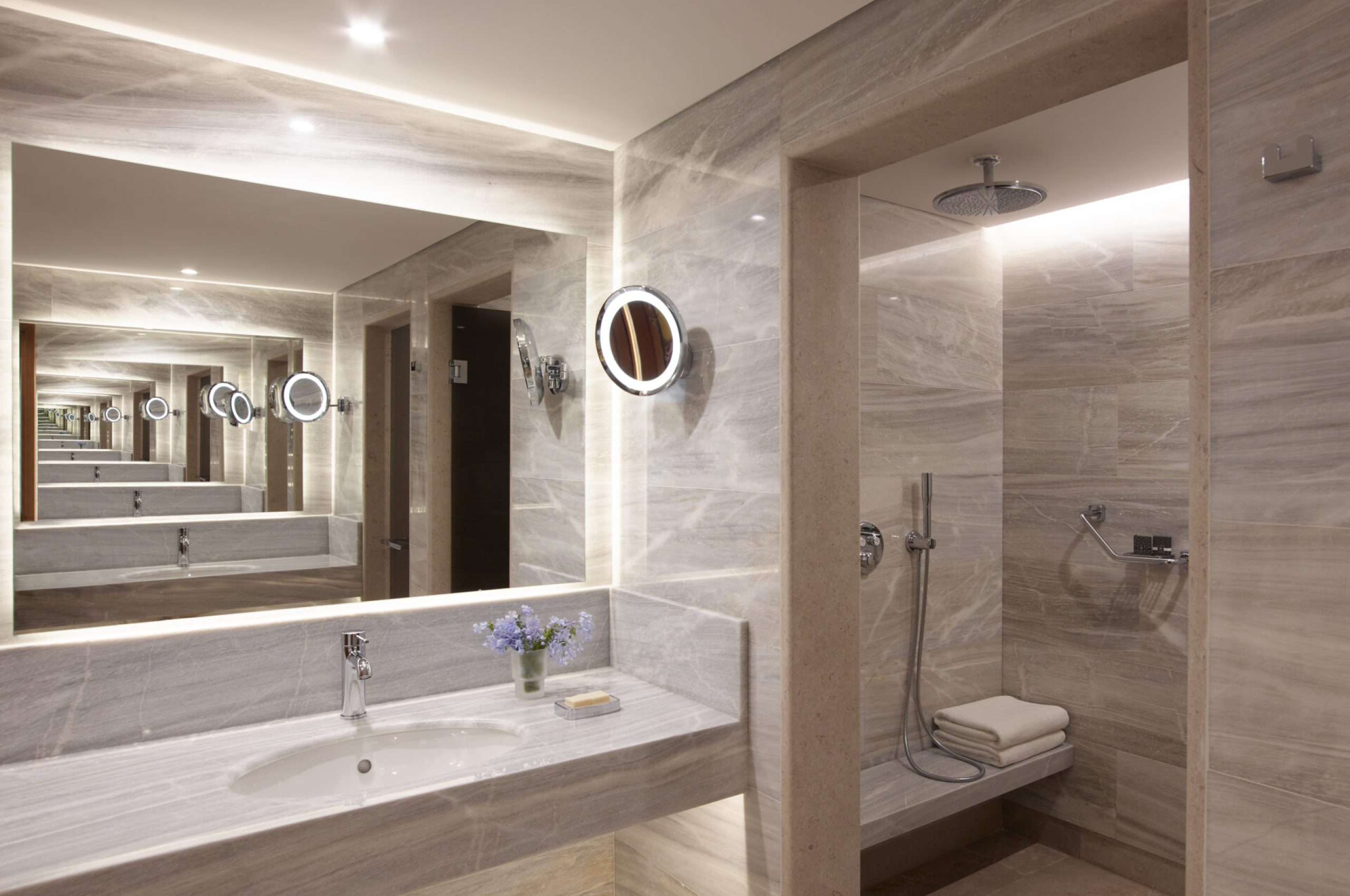 Presidential Villa bathroom